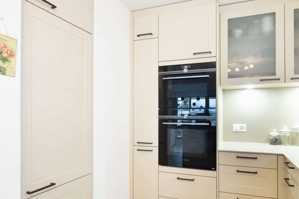 Hochschrank mit integriertem Backofen