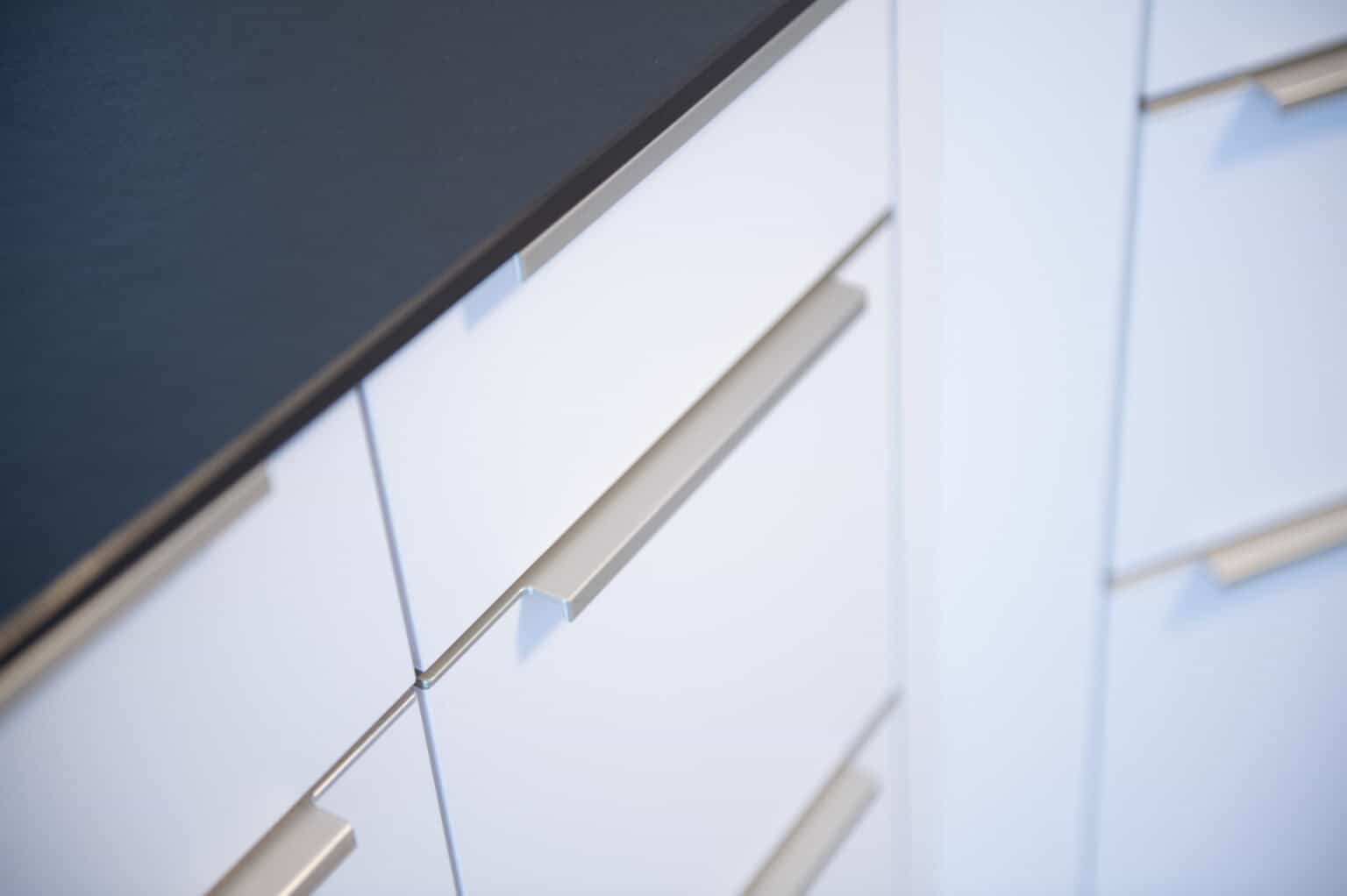 Moderne Küchenschublade in Nahaufnahme